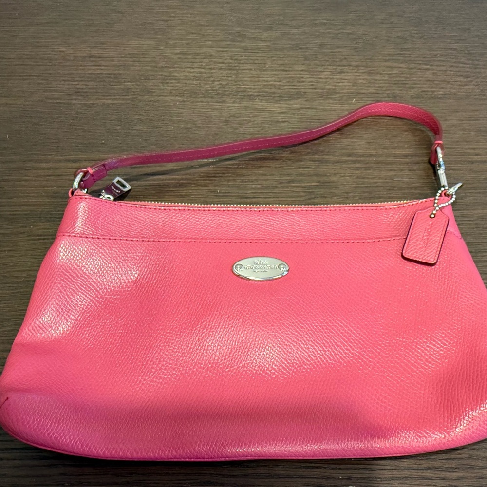 Coach Crossgrain Leather wristlet